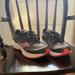 Woman’s Saucony Black and coral hiking shoes size 6